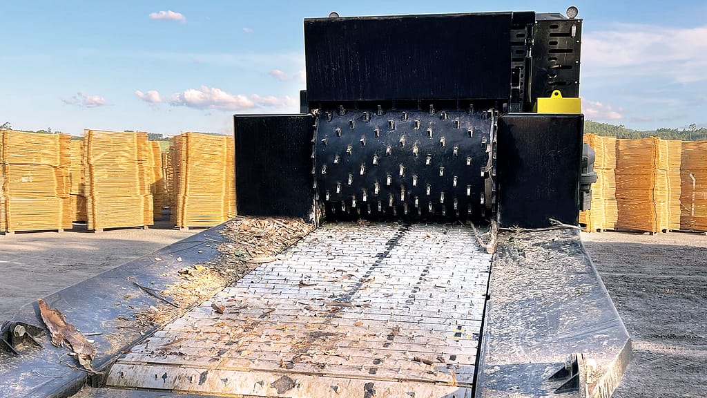 Illustrating live floor made of steel conveyer with grab spikes