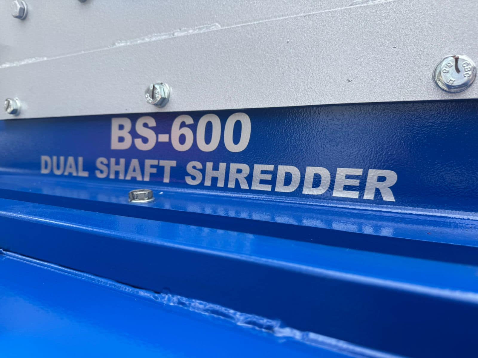 Slow speed grinder Model BS 600 fitted with 7,5 kw