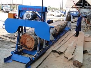 Sawmill Locking Log for cutting securely locked on carrier bed Sawmill Locking Log for cutting securely locked on carrier bed