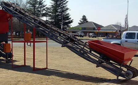 Conveyer with feed trough