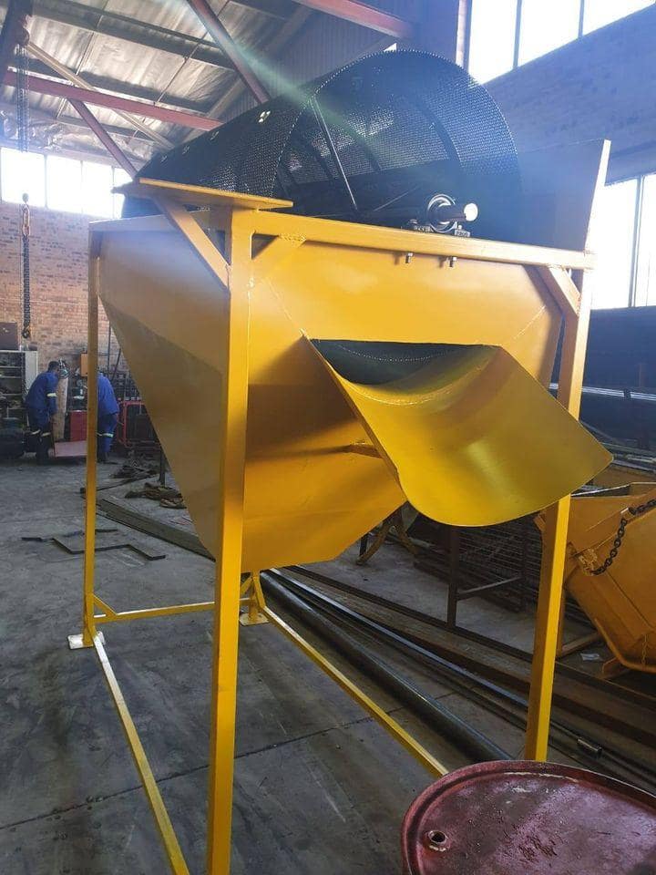 Trommel in frame with overs discharge and central belly drop!